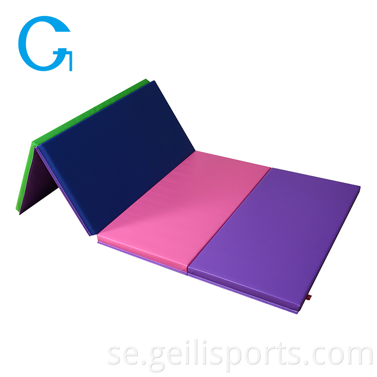 Folding gymnastics mats 
